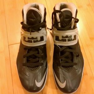 LeBron 7 Soldier Zoom Sneakers